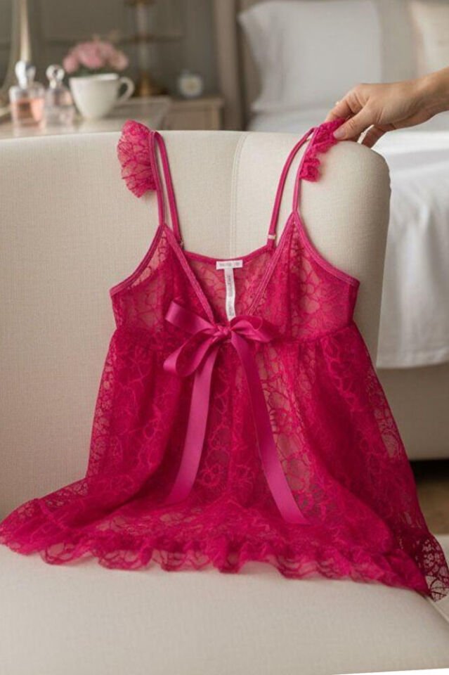 Kadın Fuşya Dantel Askılı Mini Gecelik Takım – Fırfır Detaylı Babydoll, 2 Parça