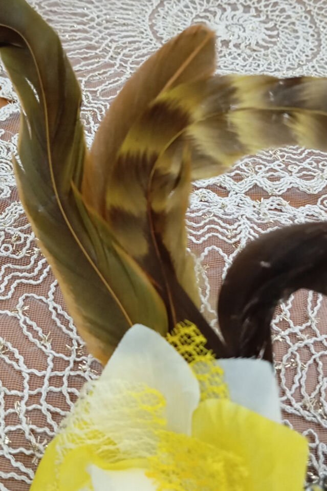 Sarı Payetli Bağcıklı Parti Maskesi – El Yapımı, Karnaval & Maskeli Balo Aksesuarı