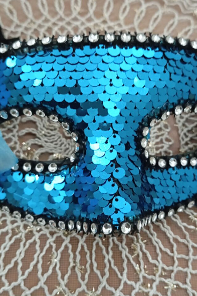 Mavi Payetli Bağcıklı Parti Maskesi – El Yapımı, Karnaval & Maskeli Balo Aksesuarı