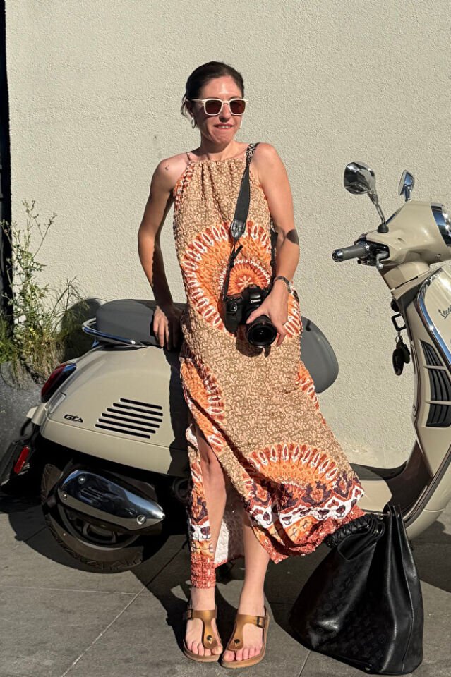 Kadın Etnik Desenli Gofre Yazlık Elbise – Boyundan Askılı, Yırtmaçlı, Turuncu