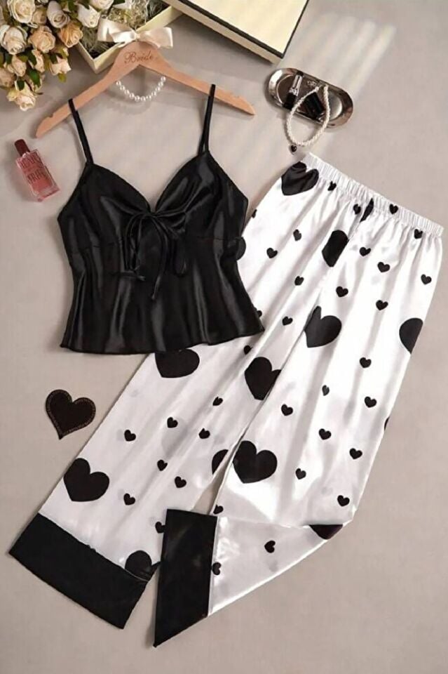 Kadın Kalp Desenli Saten Pijama Takımı – 2 Parça Askılı, Uzun Alt Gecelik Takım Siyah - Beyaz