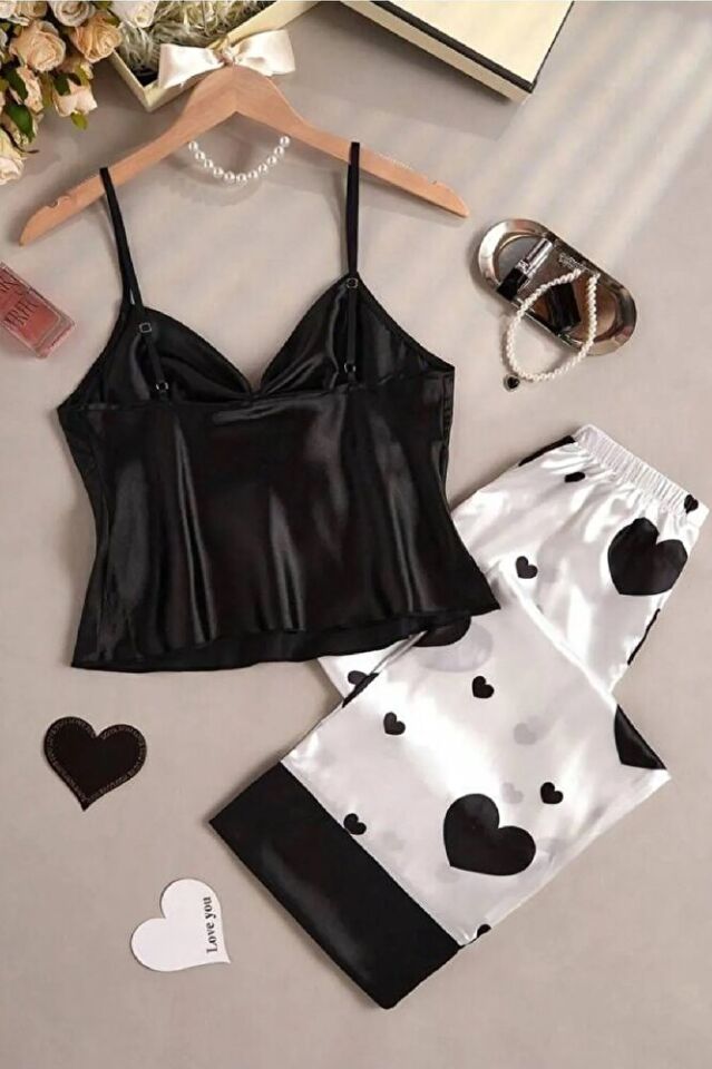 Kadın Kalp Desenli Saten Pijama Takımı – 2 Parça Askılı, Uzun Alt Gecelik Takım Siyah - Beyaz