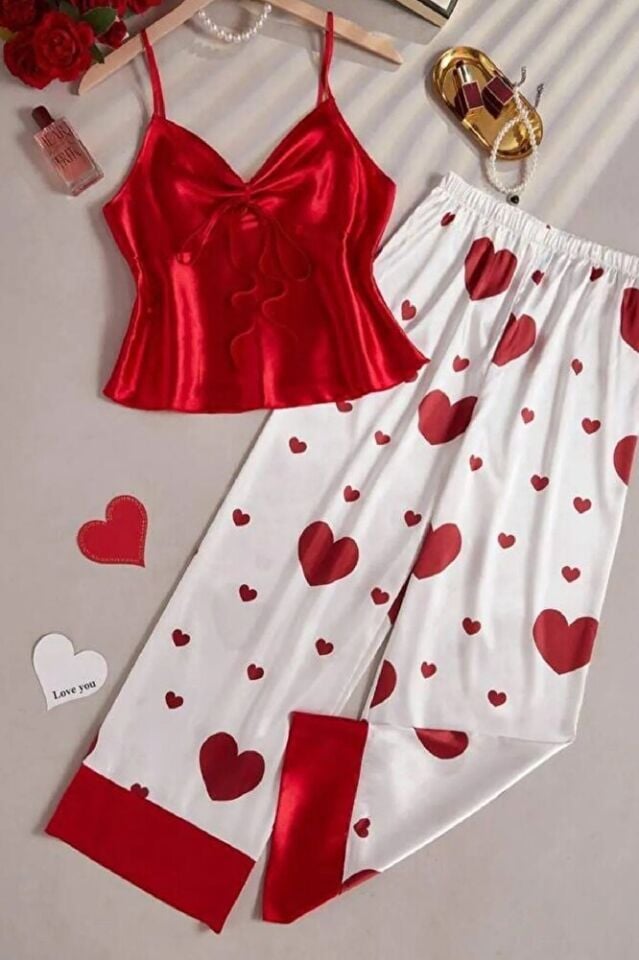 Kadın Kalp Desenli Saten Pijama Takımı – 2 Parça Askılı, Uzun Alt Gecelik Takım Kırmızı - Beyaz