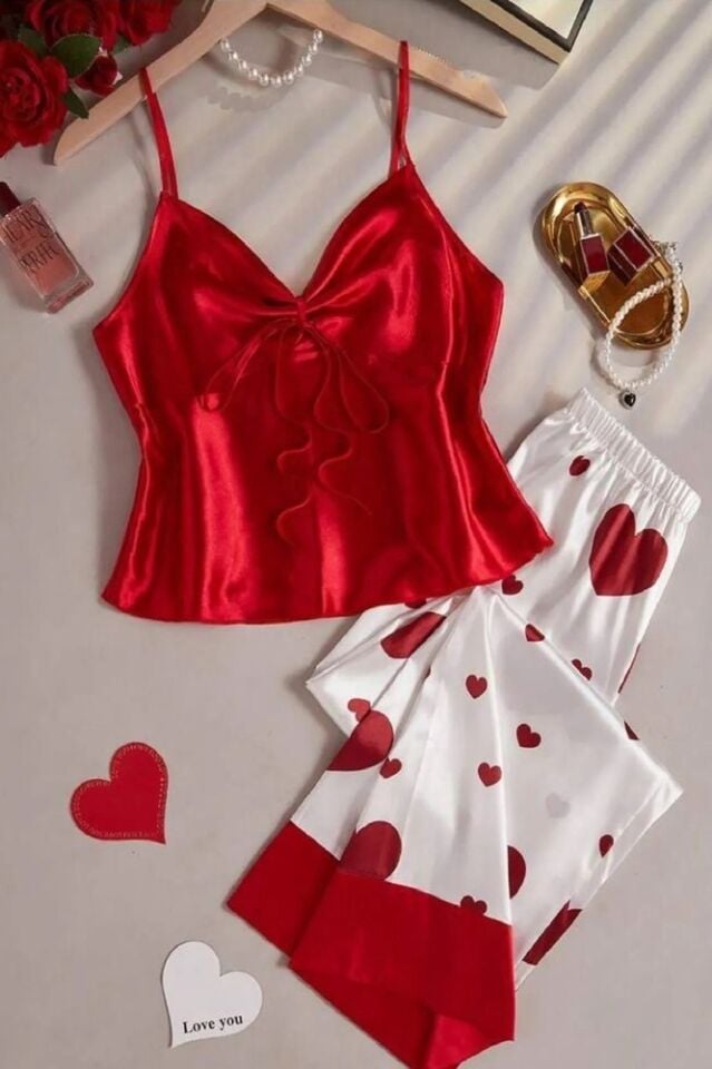 Kadın Kalp Desenli Saten Pijama Takımı – 2 Parça Askılı, Uzun Alt Gecelik Takım Kırmızı - Beyaz