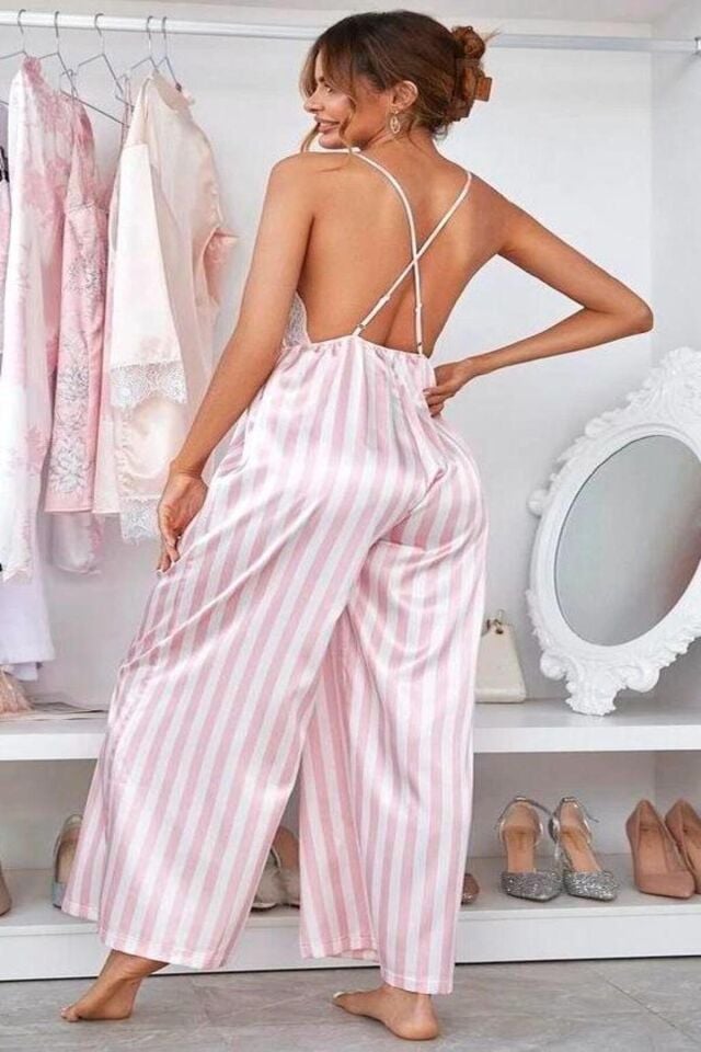 Kadın Saten Dantelli Derin V Yaka Tulum Gecelik | Sırt Çapraz Askılı, Pembe Beyaz Çizgili, Pijama