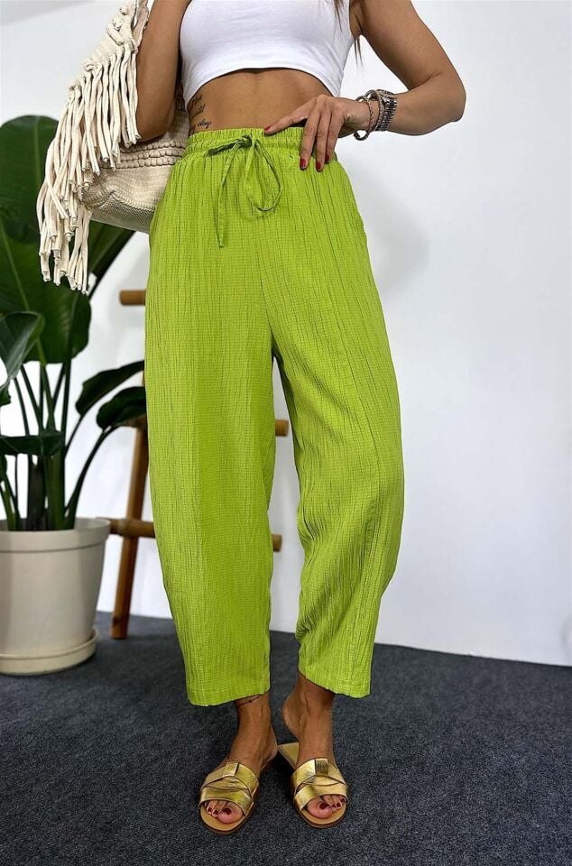 Gofre Kadın Şalvar Pantolon Çimen Yeşili – Lastikli Bel, Bol Kesim, Yazlık Rahat Model, İnce Kumaş