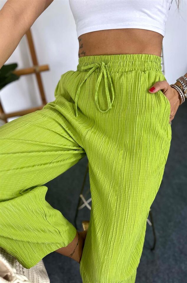 Gofre Kadın Şalvar Pantolon Çimen Yeşili – Lastikli Bel, Bol Kesim, Yazlık Rahat Model, İnce Kumaş