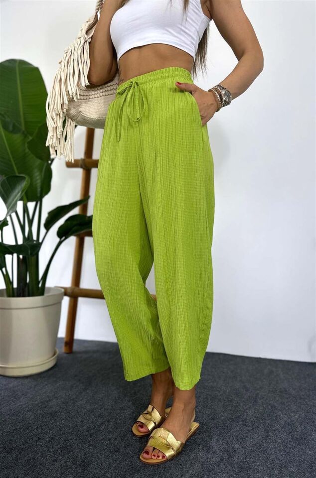 Gofre Kadın Şalvar Pantolon Çimen Yeşili – Lastikli Bel, Bol Kesim, Yazlık Rahat Model, İnce Kumaş