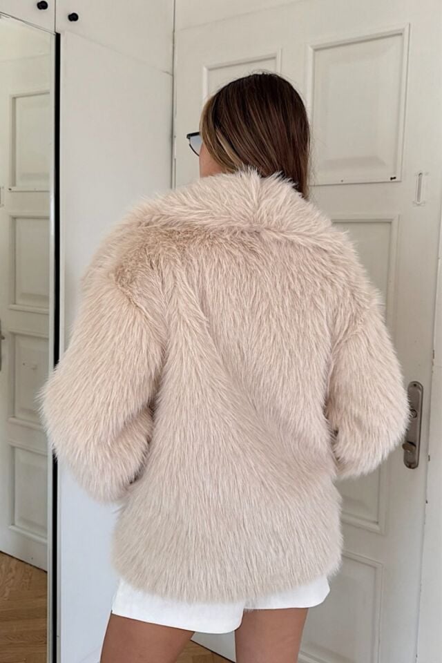 Kadın Suni Kürk Mont Bej – Şal Yaka, Kruvaze, Çift Çıtçıtlı, Uzun Kollu, Kalın, Rahat Kalıp