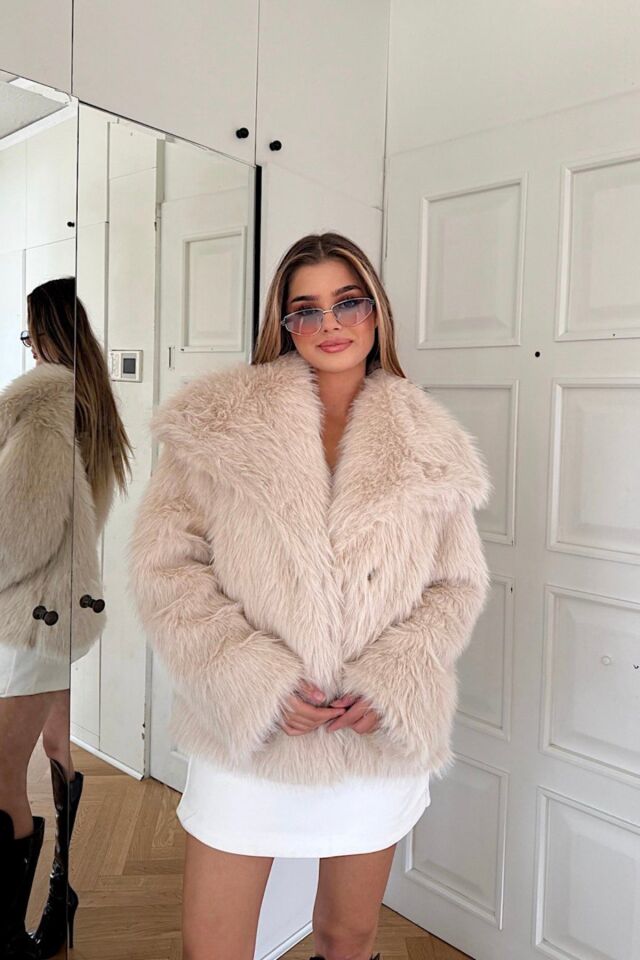 Kadın Suni Kürk Mont Bej – Şal Yaka, Kruvaze, Çift Çıtçıtlı, Uzun Kollu, Kalın, Rahat Kalıp