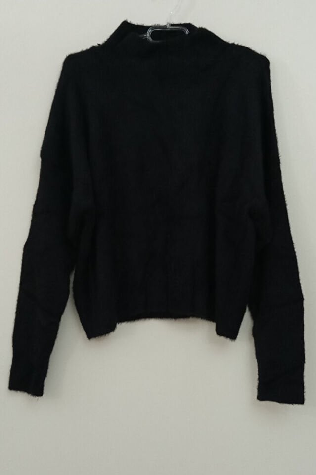 Kadın Siyah Yumoş Düşük Omuz Yarım Balıkçı Yaka Uzun Kollu Bol Kesim Kışlık Kazak