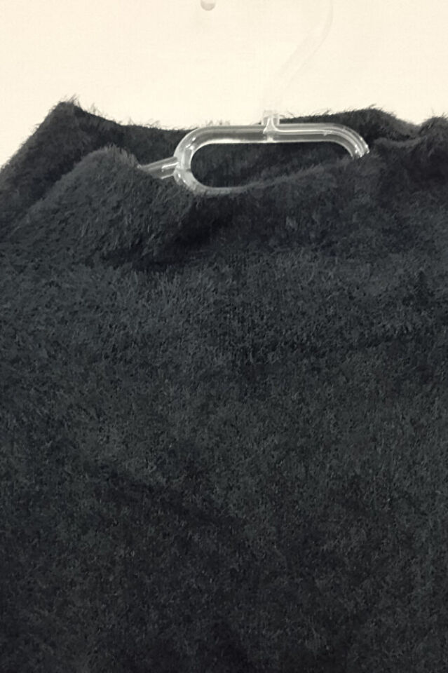 Kadın Siyah Yumoş Düşük Omuz Yarım Balıkçı Yaka Uzun Kollu Bol Kesim Kışlık Kazak