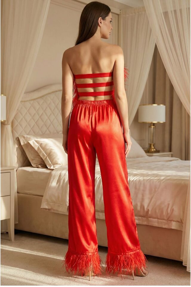 Kadın Kırmızı Saten Pijama Takımı Deve Kuşu Tüylü Sırt Kafes Dekolteli Bilek Boy Şık Gece Giyim Ev Giyim